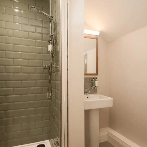 Bathroom at Lindisfarne Inn